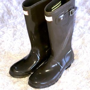 Hunter boots in Olive green, Size 5 Boys/6 Girls, UK 4